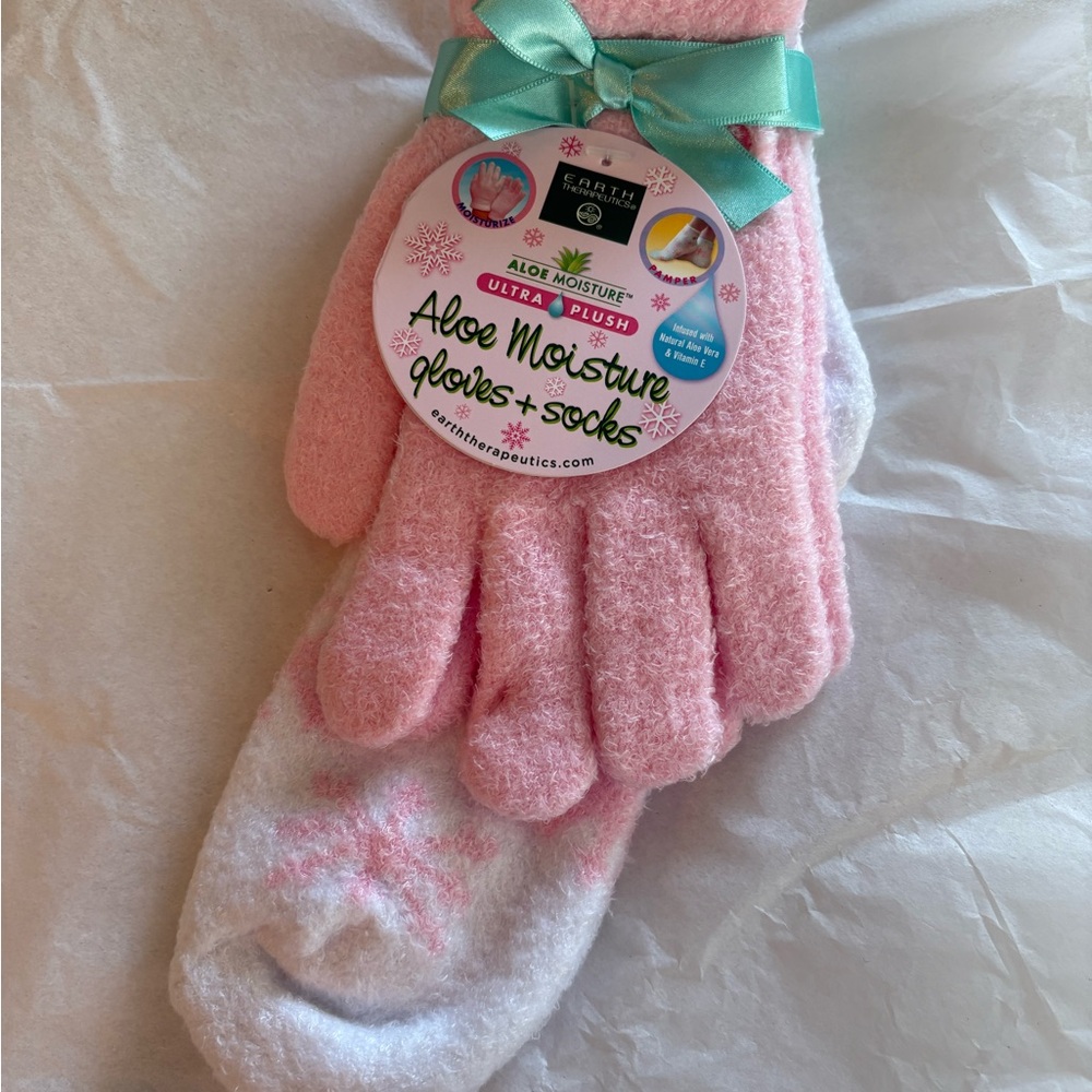Earth Therapeutics Aloe Infused Moisturizing Gloves and Socks Set